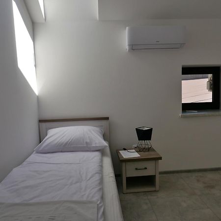 Alda Lägenhet Pyrzowice Exteriör bild