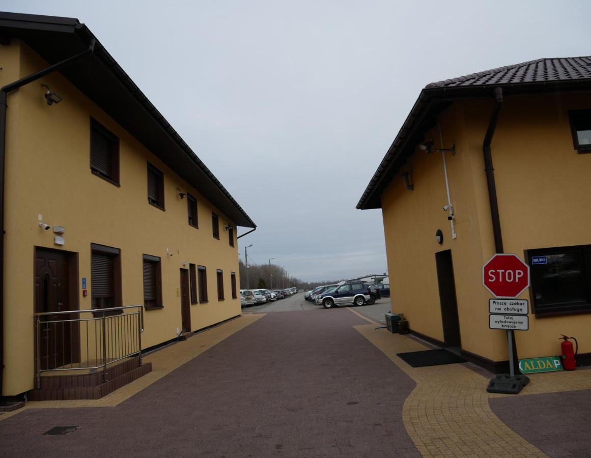 Alda Lägenhet Pyrzowice Exteriör bild